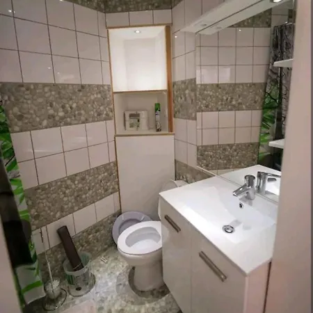 2 Pieces Ou Studio Au Coeur De La Vieille Апартаменты